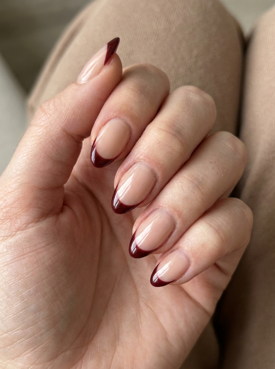 Oxblood French Almond Nails als Oxblood Nails Inspiration 2026